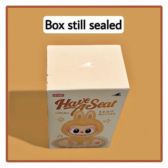 Labubu Have A Seat Vinyl Plush Pendant - Sisi - Picture 3 of 16